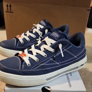 Skechers Women's Arch Fit Arcade-Arcata Sneaker EUC